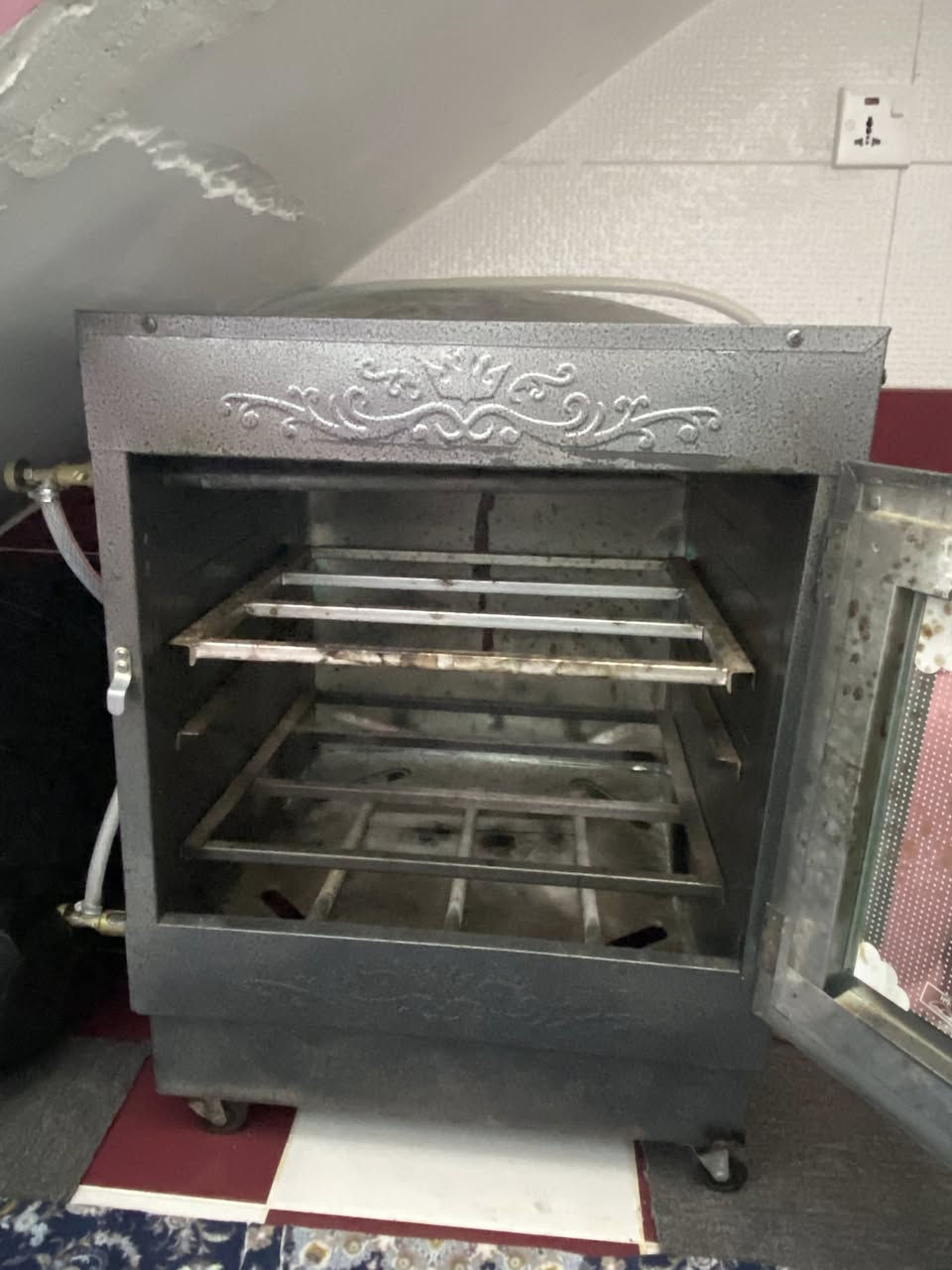 ئەم فڕنی خازە بۆ فرۆشتن بیکئشەیە  بەخوای تائیستا دو یان سئ جار ئیشی پئکراوە بەلام پئوسیتم بەپارەیە بۆیە دەیفرۆشم بەخوای هیج کئشەی نیە لە کانی ماران حەجمە گەورەکەیەتی


**إذا كنت صاحب هذا الإعلان وتريد حذفه لأي سبب، رجاءا أرسل رسالة إلى الدعم الفني**