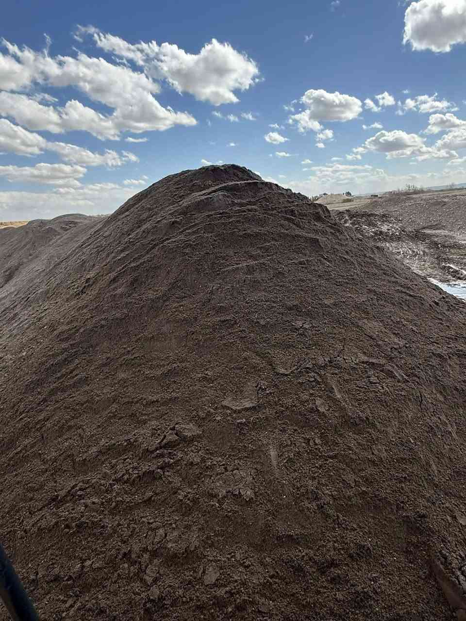 السلام عليكم 
إلى أهالي بيجي   والزويه والمناطق المجاورة 
على بركه الله تم افتتاح معمل حصو ورمل شركة ( خير  المقاصد )  في قرية النمل بادرة صفاء ال اسماعيل 
  .. 
رمل نهري  شرط اسود خالي من الأملاح  والشوائب  بحص حجر درجه اولى 
الاسعار 
1 - سكس رمل واصل بيجي 180 
2 - تك رمل واصل بيجي 140 الف 
3- سكس بحص واصل 70 
4 - سكس حجر  65
5 - سكس رمل داخل المعمل 120 
6 - البحص داخل المعمل 15 
7 - الحجر داخل المعمل 10 
#معامل  البلوك والكونكريت والأسفلت  مستعدون لتجهيزكم بكميات كبيرة وبنظام السلف
 هاتف / ***********
0787703595
