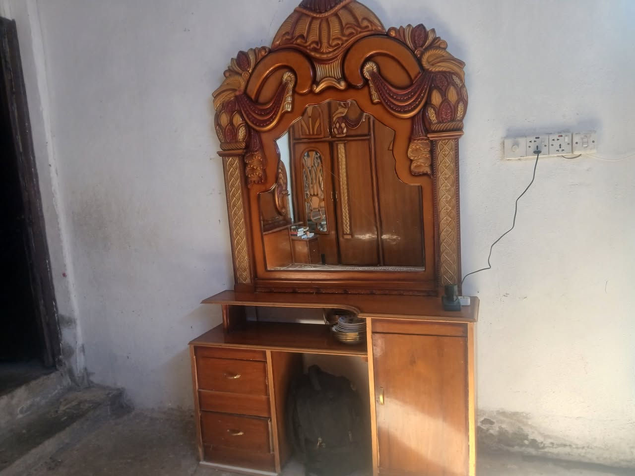 السلام عليكم اخوان غرفه نوم كامله للبيع السعر ٤٠٠ الف ***********واتساب 
***********
