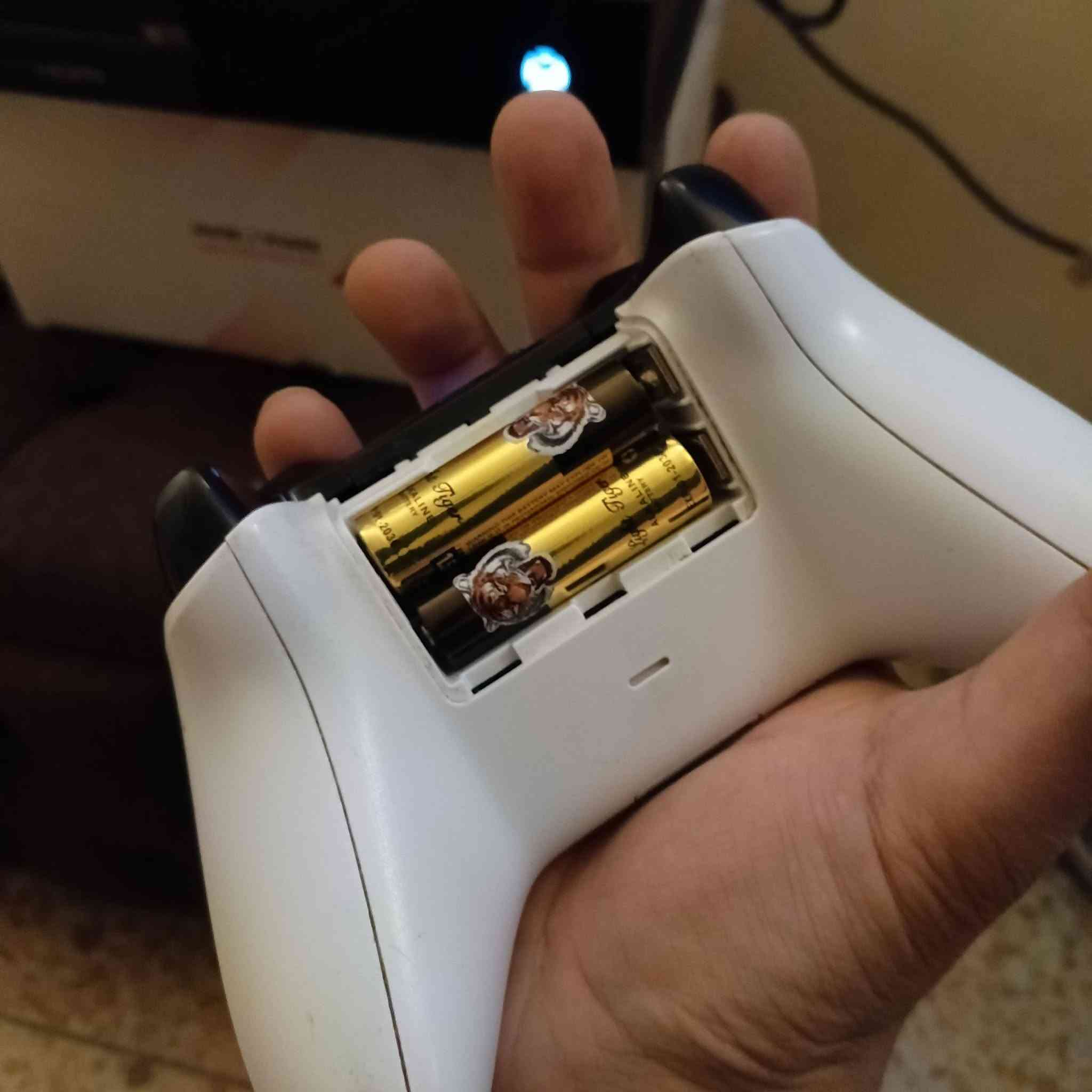 XBOX ONE
مساحة نص تيرا 
مشكلتة بسيطه مال تحديث كل ما اريد احدثة يكلي غير متصل بالأنترنيت 
اب10الف تنحل مشكلتة 
الجهاز نضيف وملحقاتة ويا 
+
كيبورد وماوس
اليدة نضيفة بس قبغ البطارية ضايع
نضافة الجهاز 80٪
سبب البيع قلت مجال ما عندي وقت   
سعر الجهاز 140الف 
أو مراوس بلي 4 فات
مكاني بغداد الدورة لا يوجد توصيل تجي تاخذة علفحص .


**إذا كنت صاحب هذا الإعلان وتريد حذفه لأي سبب، رجاءا أرسل رسالة إلى الدعم الفني**