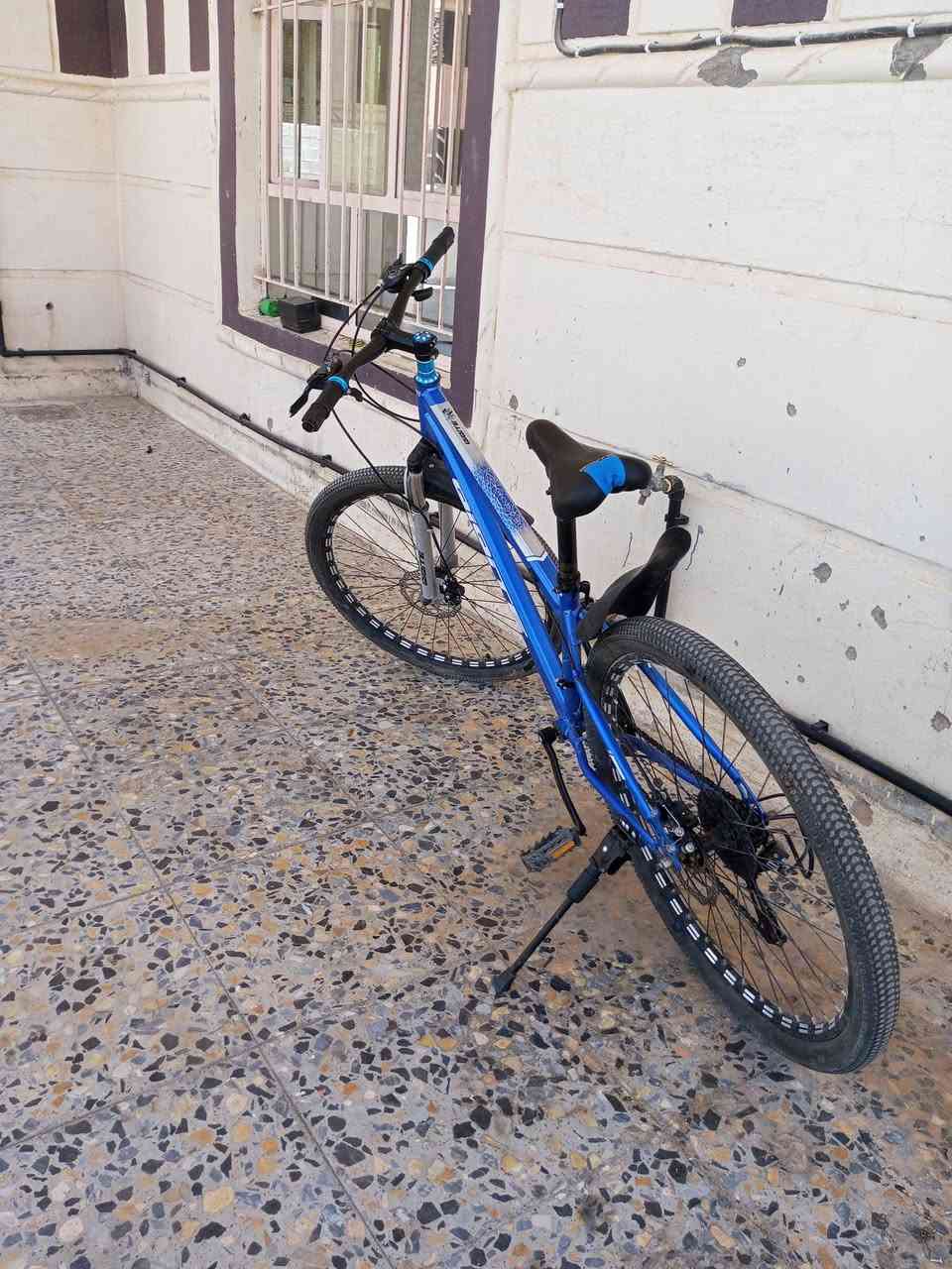 سلام عليكم اخوان 
بايسكل جبلي (MTB)
من شركه(GIANT)
الهيكل المنيوم 
الحجم(26x)
مستعمله صارلها سبوعين 
\\﴿السعر80}وبي مجال//
﴿الرمادي الصوفيه﴾
للتواصل***********
