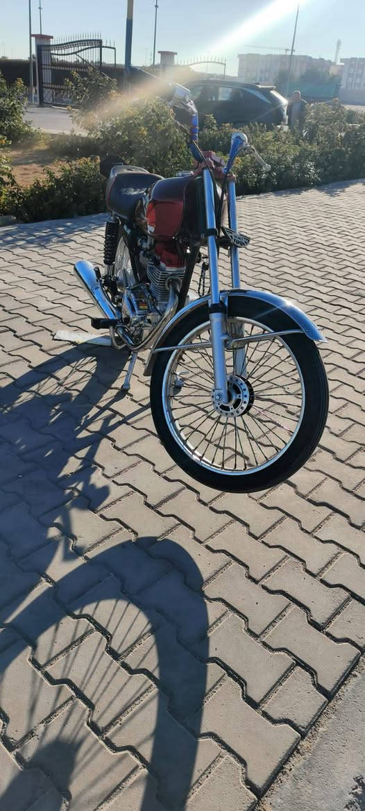 دراجه البيع صاصي أحمد اشهاب دراجه تعمير جديد زيرو بل جيس البيع اني مكلف بل نشر اتصلو عله راعيها ***********،، السعر ٨٥٠ ،، وبيها مجال
