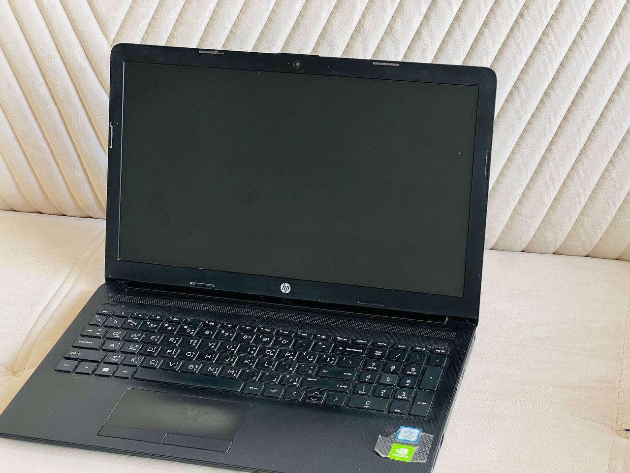 📢 للبيع لابتوب HP – حالة ممتازة
🔹 المواصفات:
المعالج: Intel Core i7‑8565U (جيل 8)

الذاكرة (RAM): 8GB DDR4 2400MHz

التخزين: Lexar SSD 240GB (سريع)

كرت الشاشة:
• Intel UHD Graphics 620
• NVIDIA GeForce MX130 – 2GB

الشاشة: 15.6″ Full HD (1920×1080)

عدد المنافذ: 
📌USB-3
📌HDML-1
📌 RAM
📌 قرص CD

✔️ بطارية جيدة 

✔️ مناسب للاستخدام اليومي وبرامج الأوفيس
✔️ مناسب للدراسة، تصفح، وأعمال التصميم الخفيفة

اللابتوب كلش نظيف وحلوو سلسل بالاستخدام مابي لا تعليك ولا اي عيب وسعره حلوو 

🛑 اذا مو شراي لا أتعبني 
💰 السعر: 300

📍 التواصل:
📱 ***********

📍 مكاني تكريت
