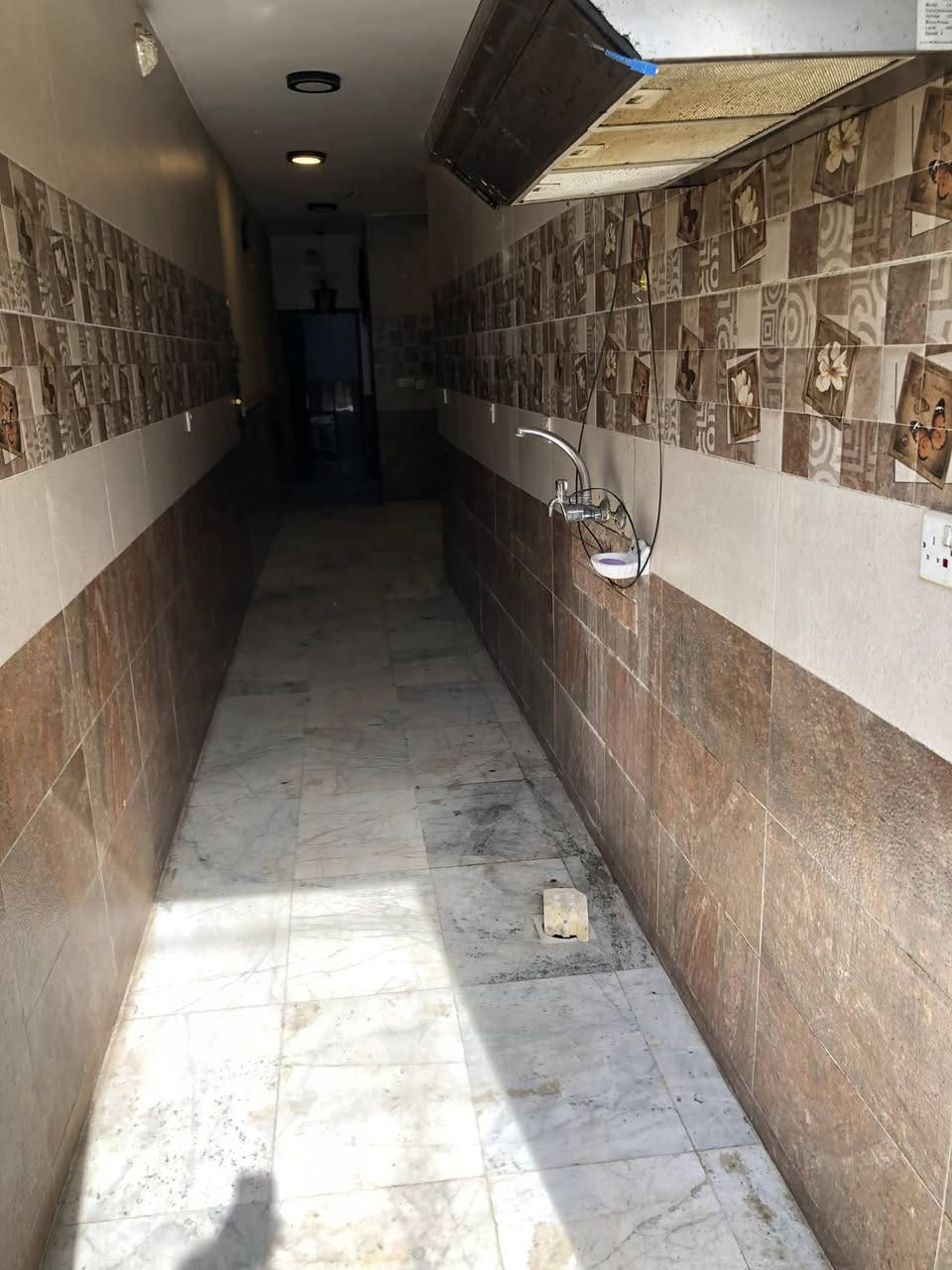 بيت للايجار في منطقه المعالف قرب جامع البستاني  البيت غرفتين وصاله صحيات عدد 2 للاستفتسار ***********
