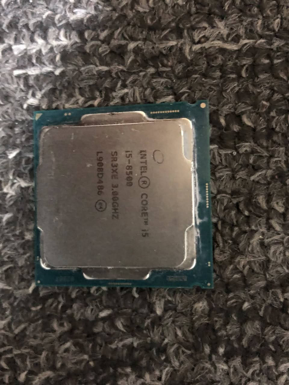 السلام عليكم حبايب 😘
معالج r5  5500 (125) 

مذربورد b550  wifi  )(150) 

كارت شاشه gt 1030. 2g (قطعتين) 

القطعه 35 الف 

معالج i5 جيل ثامن (40) 

معالج i7  جيل سابع (40) 

كل القطع ضمان اسبوع اي خلل يرجعن 😘
بغداد المشتل 
توصيل متوفر 
***********
