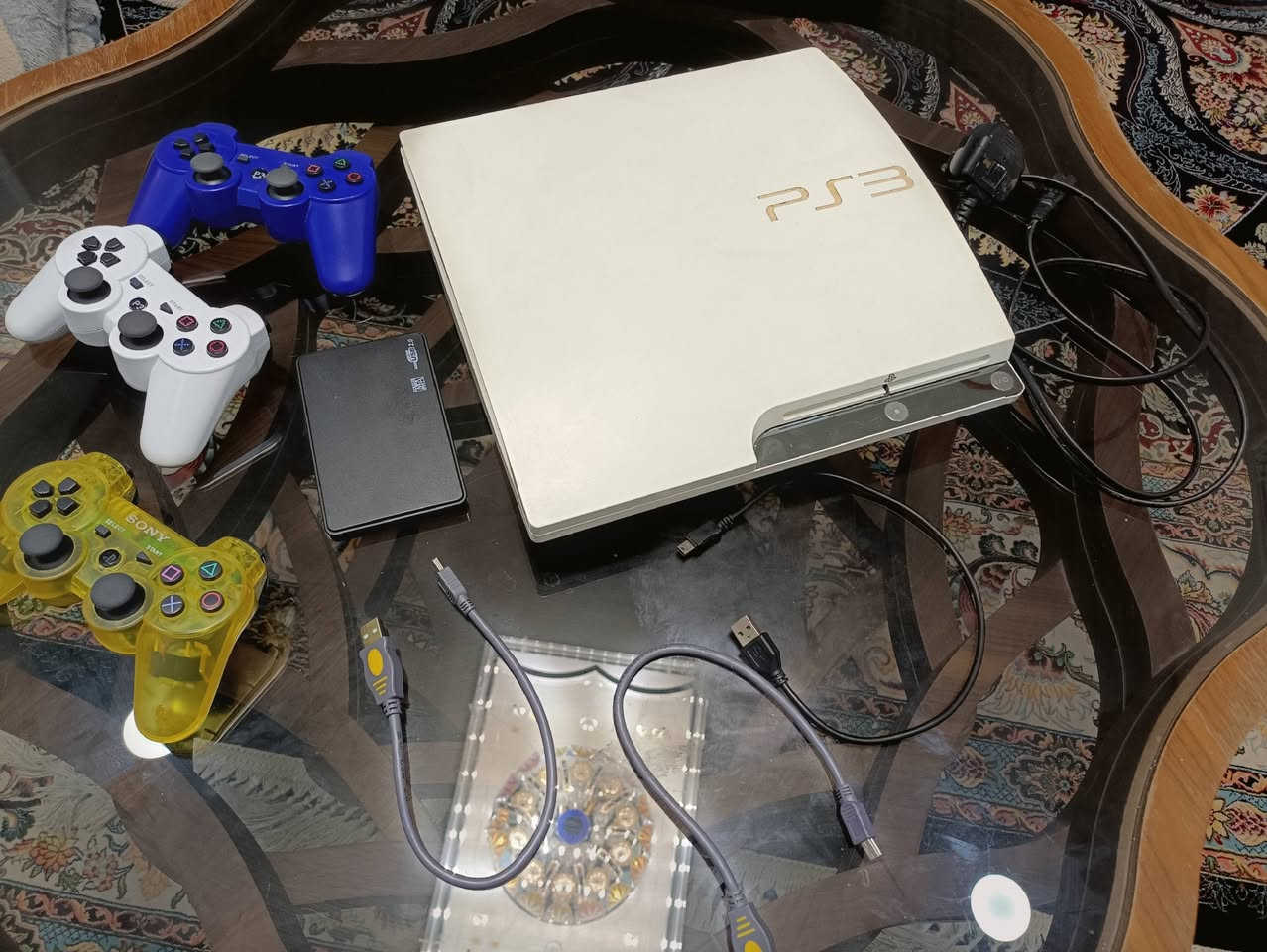 🎮 جهاز PlayStation 3 للبيع – سليم ومهكّر + 3 يدات + كوابل
🔥 المواصفات والمحتويات:

✔️ جهاز PlayStation 3

✔️ نظام مهكّر يقدر تحميل وتشغيل ألعاب PS1 • PS2 • PS3 (ألعاب غير مثبتة مسبقاً، تقدر تحميل اللي تحب)

✔️ 3 يدات تحكّم شغالات لا يوجد اي عطل 

✔️ أسلاك شحن لليدان

✔️ العنوان ديوانيه

📌 الجهاز شغّال تماماً وسليم

📌 وهارد يحتوي على44 لعبه وفيه مساحه اضافيه  على الهارد اذا كنت تريد زيادت عدد العبات تقدر تحمل ويأتي سلك لتشغيل الهارد عدى اسلاك الشحن يعني 3 اسلاك 

📍 السعر: (130.000) وبي مجال 

📞 للتواصل: (***********/واتس)
