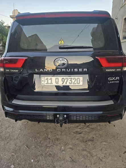 سيارة تتحدّى الصحارى والطرق الوعرة، وتجمع بين القوة، الراحة، والتكنولوجيا اليابانية الأصيلة 🇯🇵
ماشيه الفين فقط
🚗 المواصفات الأبرز:
بريم اصلي لمتد محرك ٤٠٠٠ اقتصادية 
⚙ محرك 4.0 لتر V6  🔥🔥
🛞 نظام دفع رباعي 
🪫 وضعيات قيادة متعددة 
🛋 مقاعد جلد فاخرة + 8 ايرباك
🌅 فتحة سقف 
📱 شاشة وسطية 
📱 شاشات خلفية ترفيهية خلفية
🎥 كاميرات 360° + حساسات 
🛡 أنظمة أمان Toyota Safety Sense
🚙 تصميم فخم يوحي بالقوة، وأداء يثبت ليش هو الأسطورة لاندكروزر
💰 السعر 💲
📞 للاستفسار والتواصل:
***********

#LandCruiser #Toyota2024 #لاندكروزر #تويوتا #GXR #فخامة_يابانية #شركة_باركود #سيارات_بغداد
