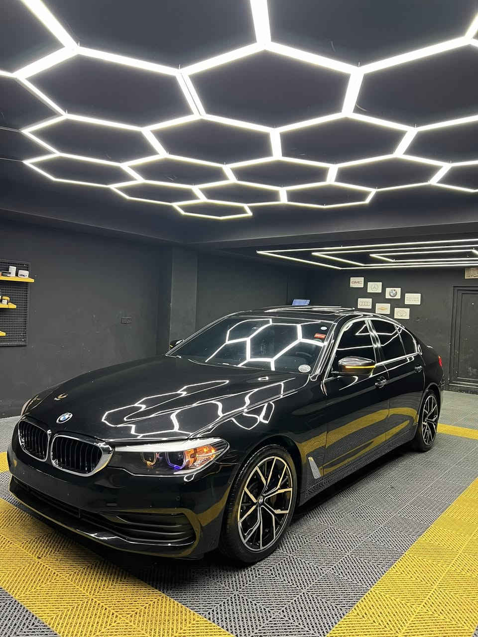 سلام علیکم
BMW 2017 
رجاء کلشی کاتب اذا مو شرای لتعبنا❤️
وکالە عروش سفر اربیل خلیجی‼️
ماشیە ۷٠ مایل
بدون حادث 
بیها اصبع pdr
علیها قتم ویل M جدید درع
فتحە سگف
داخل مششمی
کشن کهربا
شاشە جبیر
کیج کامل الکترونی ۳ مود
لیت لیزر
و باقی مواصفات معروفە
سریارە بدون نقص سنویە ۲٠۳٠
سرفیس جدید
سعر۲۳٥
***********
