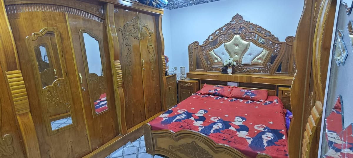 من رخصت الادمن غرفه اخشاب صاج نظيفه للبيع السعر مليون العنوان البصره الحيانيه رقم الهاتف ***********
