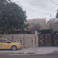 بيت للبيع ٣٠٠م واجهه ١٢ نزال ٢٥  الشرطة الخامسة طابقين اربع غرف نوم وص...