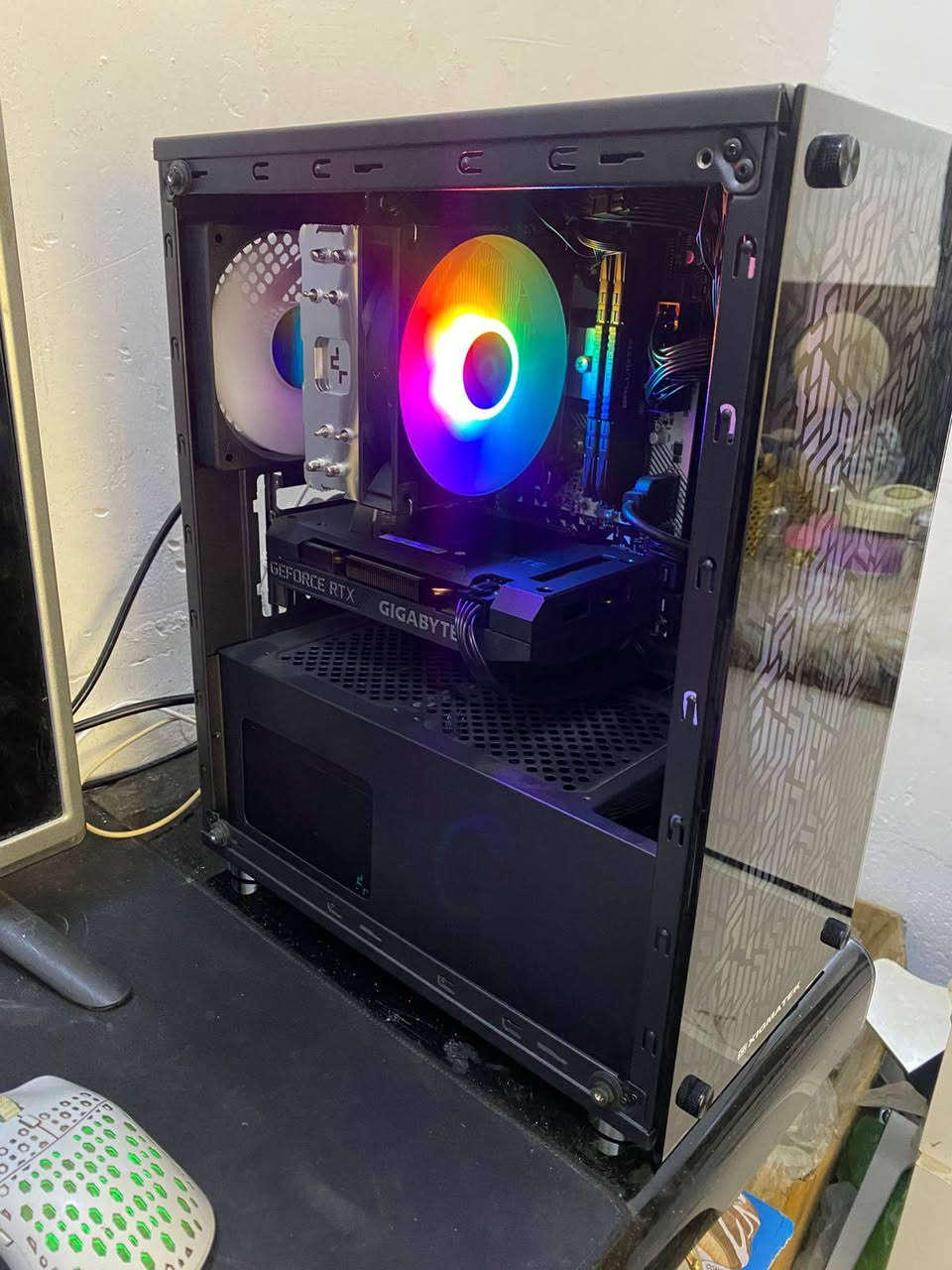 تحيه طيبه تجميعه مستخدمه للبيع
CPU: Ryzen 5 5600G

. Deepcool AG400 (120mm)

. ASRock B450M-HDV AM4

. Crucial 16GB (2×8GB) DDR4 3200MHz

. GIGABYTE RTX 3060 12GB

. Netac 128GB SATA SSD

. WD Blue 1TB HDD

. Deepcool PL650D 650W PSU

السعر 850 الف مكاني كربلاء متوفر توصيل جميع المحافظات ***********
