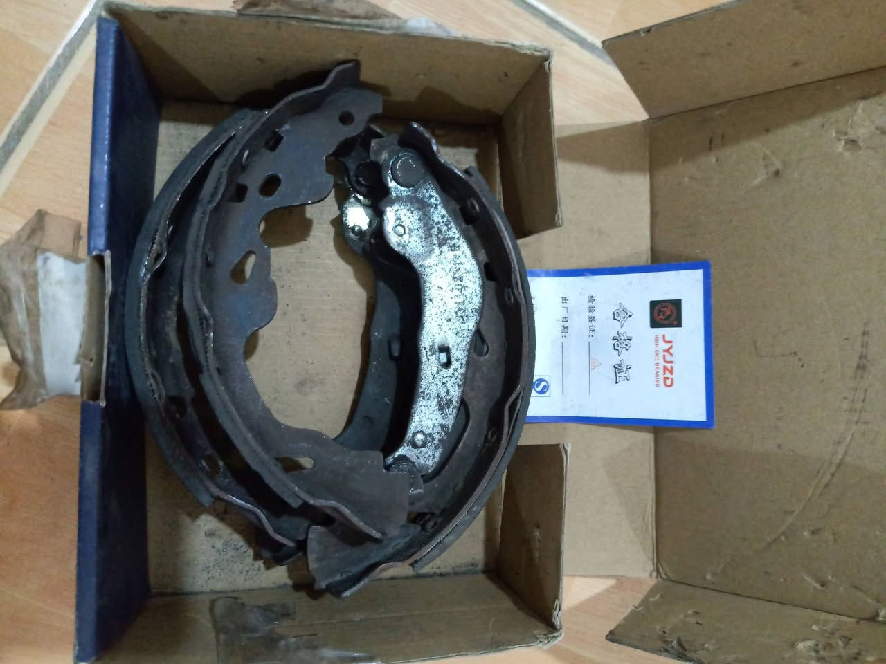 للبيع غراض سياره BYD F0 مروحه اماميه للتبريد ودبل خلفي وبنزات خلفيه وحساس ماب سنسر ودجه خلفيه جديده ومازده اماميه جهة اليسره سعرهن كلهن ب 100 مع هديه تخم بلكات اصليه يوجد توصيل ***********
