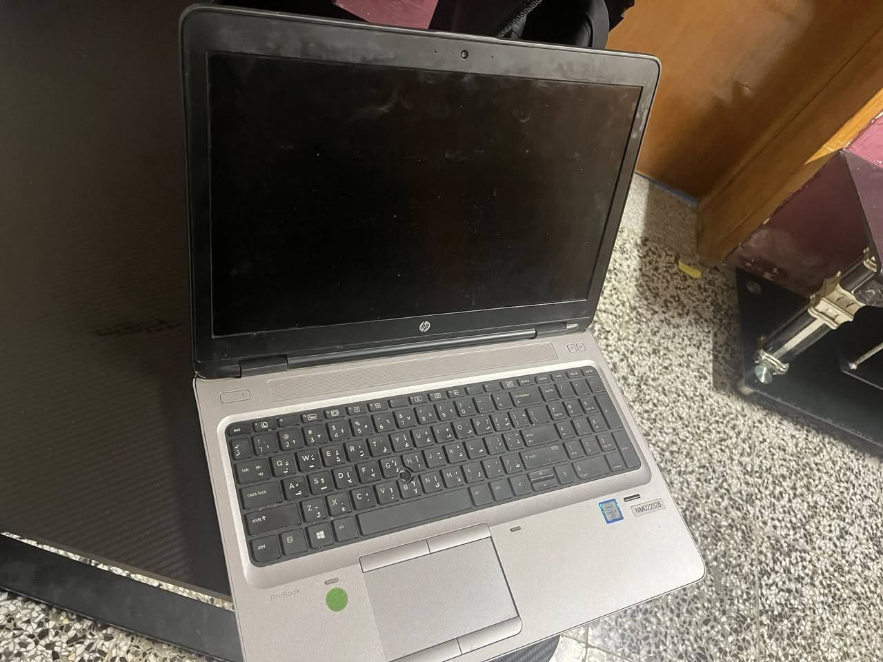 🔥 للبيع لابتوب HP ProBook 650 G2

💰 السعر: 230,000 دينار عراقي

🔹 المواصفات:

* Intel Core i7 الجيل السادس
* رام 8GB
* SSD سريع 120GB
* شاشة 15.6 إنج
* نظام Windows 11

✅ مناسب للدراسة والعمل والاستخدام اليومي
✅ سريع بالتصفح وفتح البرامج

يشغل أشهر البرامج المستخدمة يومياً مثل:

* Microsoft Word
* Microsoft Excel
* Microsoft PowerPoint
* Google Chrome
* Microsoft Edge
* Zoom
* Telegram Desktop
* WhatsApp Desktop
* Facebook و Messenger عبر المتصفح
* YouTube و Netflix
* برامج PDF
* Photoshop للاستخدام العادي

اللابتوب نظيف ويعمل بصورة ممتازة، مناسب للطلاب والموظفين وأعمال الإنترنت والمكتب.

📍السعر: 230,000 دينار عراقي


**إذا كنت صاحب هذا الإعلان وتريد حذفه لأي سبب، رجاءا أرسل رسالة إلى الدعم الفني**