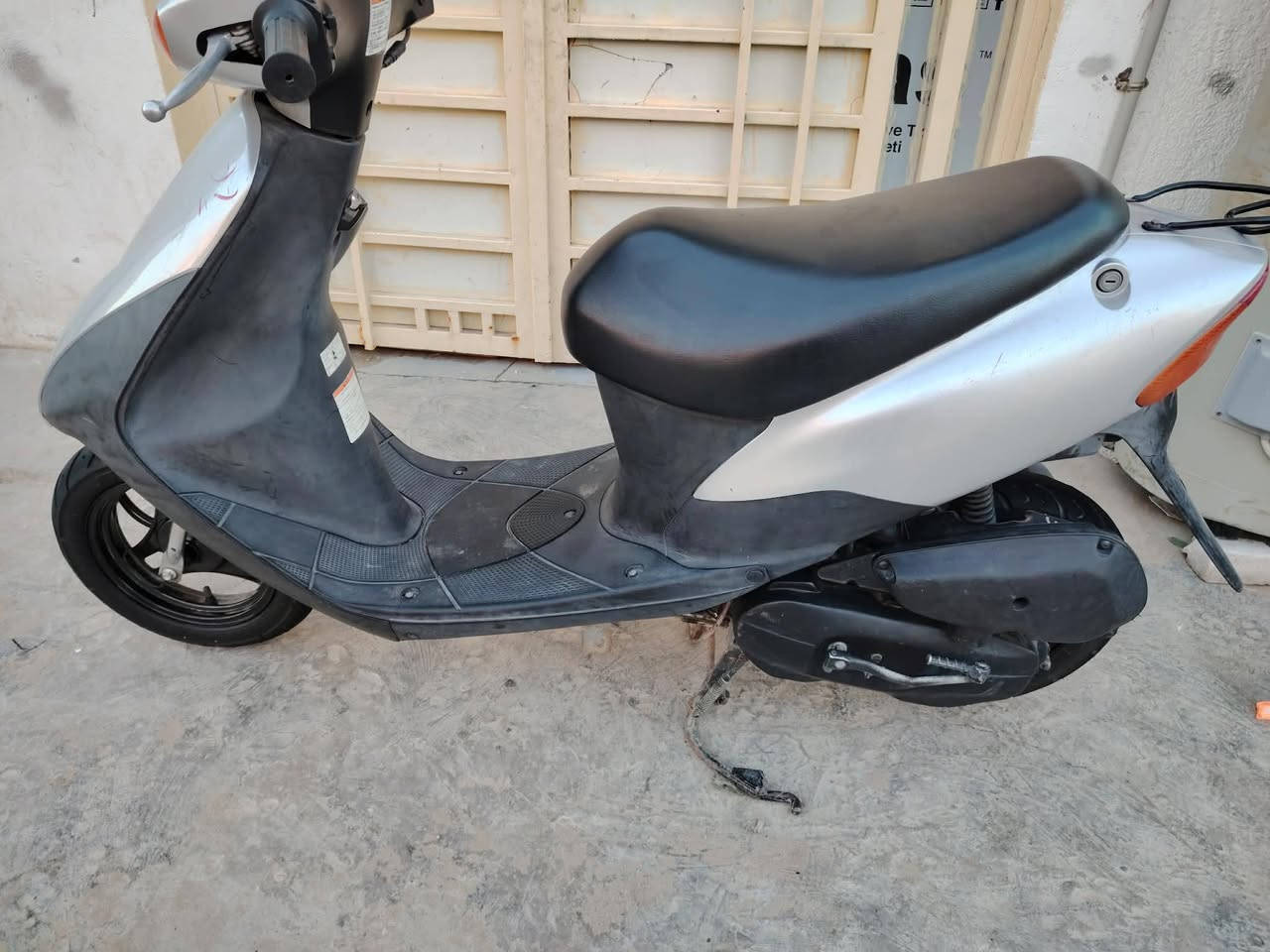 سازوكي دراجع نضيف صارلهااا 4 تشر من طالع دراجه اوراق نضافه فول 
السعر 500 وبيها مجال 

وتساب ***********
