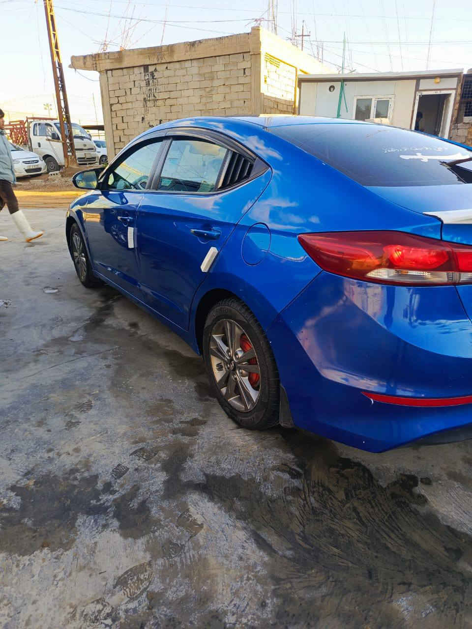 سلام عليكم
النتره مديل 18 رقم سليمانيه نكليزي 
بسم عربي بطوريج 
مكينه وكير جديد 
منضومه زنون عالي ناصي. كشافت ثلجي 
حداديه جديده تخم تاير جديد 
مواصفات السياره شاشه وكامره دواره 
تحكم جهتين 
حادث السياره 3  قطع بنيد وجاملغين الماميات 
تبريد تدفه شغال 
سياره جديده احله من الصوره 
مكان السياره كربلاء طوريج 
رقم الهاتف ***********
السعر 122 وبيه مجال حك الجيه 
بيع فقط بدون مراوس
