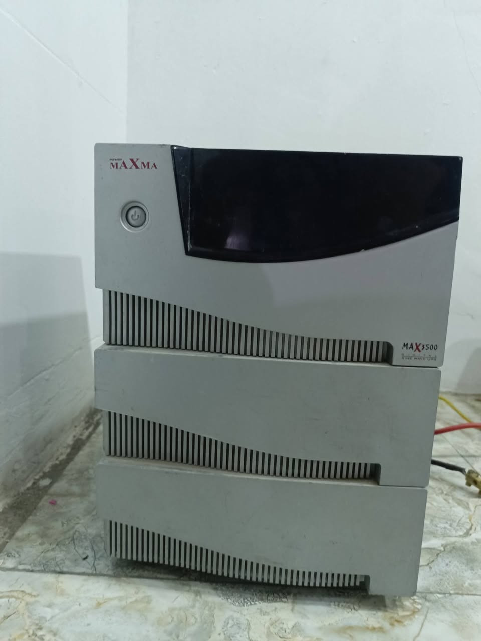 السلام عليكم 
عاكسة مكسما هندي. ٣٥٠٠ واط.. ١٢ امبير.. ٤٨ فولت
 نظافة ٨٠ ٪  .  ٣٢٥ ألف مع التوصيل .. 
***********
