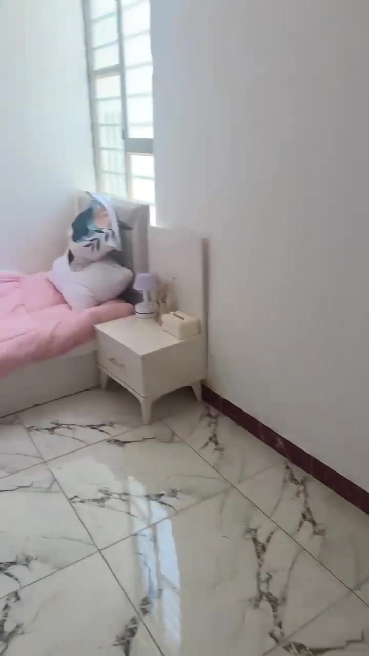 غرفه نوم نفر واحد  بناتيه متكونه من سرير واحد وكنتور بابين وتسريحه مكياج ومجر صغير يم جربايه ومراية  وسعر يكون 350الف ليريد يستفسر خاص 🦢🤍


**إذا كنت صاحب هذا الإعلان وتريد حذفه لأي سبب، رجاءا أرسل رسالة إلى الدعم الفني**
