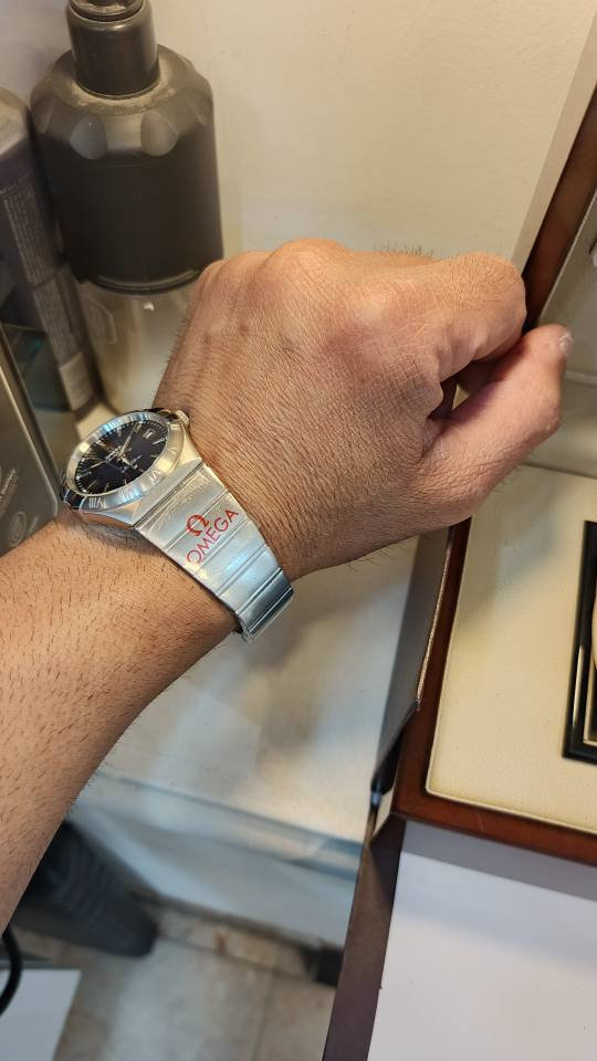 السلام عليكم من رخصة الاخوه الاعضاء ساعه اوميكا كلاسك مميزه جدا جديدة لووك للبيع
ضد الماء 50m
تاريخ يومي
اوتماتيك
لون المينا مميز 
ستانليس ستل ضد الصدا
وزن ثقيل
قفل الساعه محفور علامه اوميكا
ظهر كشف مختوم
شكل انيق جدا
قفل بحري
اميال وارقام فسفورية
الساعه مع العلبه الاصليه وكرت الضمان
السعر 180 الف
العنوان بغداد
ماسنجر واتساب
***********
