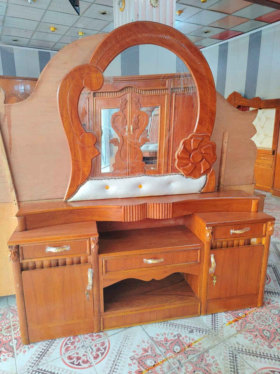 سلام عليكم غرفه ام سته باب تزكام داخل وخارج صاج خمسه ملم ظهر جرجوبه شد برغي غرفه جاوي صلي زاويه كنتوريه توج دوشمه حديث سعر 750وبيهه مجال العنوان ميسان حي العامل قرب صيدليه ومجمع الشاكرين رقم الهاتف ***********بي وتساب عمارة, ميسان
