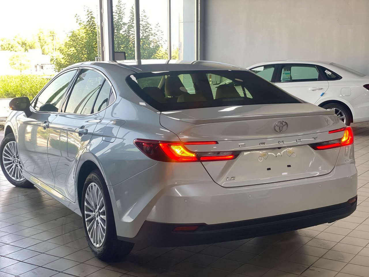 TOYOTA CAMRY LE 2026 🔥
الأناقة اليابانية وصلت بأحدث إصدار ✨

🚘 تويوتا كامري LE موديل 2026 ⛽ محرك بنزين اقتصادي وقوي 🌞 سلايد كهربائي 🖥️ شاشة حديثة 🎯 حساسات وكاميرا خلفية 🔑 بصمة تشغيل ودخول ذكي ❄️ تبريد ممتاز ومساحة مريحة للعائلة
إذا تبحث عن سيارة تجمع بين الفخامة والاعتمادية والراحة اليومية، فـ كامري 2026 هي الخيار المثالي 👌
✅ صفر كيلومتر ✅ جاهزة للتسليم الفوري ✅ عدد محدود

📞 للحجز والاستفسار: 
***********
***********

📍 نويكار أوتو - أربيل سايدين كوران - قرب شركة بيبسي 
#reelsvideoシ  #نويكار_اوتو #اربيل   #عالم_نويكار_للسيارات - #CarCare


**إذا كنت صاحب هذا الإعلان وتريد حذفه لأي سبب، رجاءا أرسل رسالة إلى الدعم الفني**
