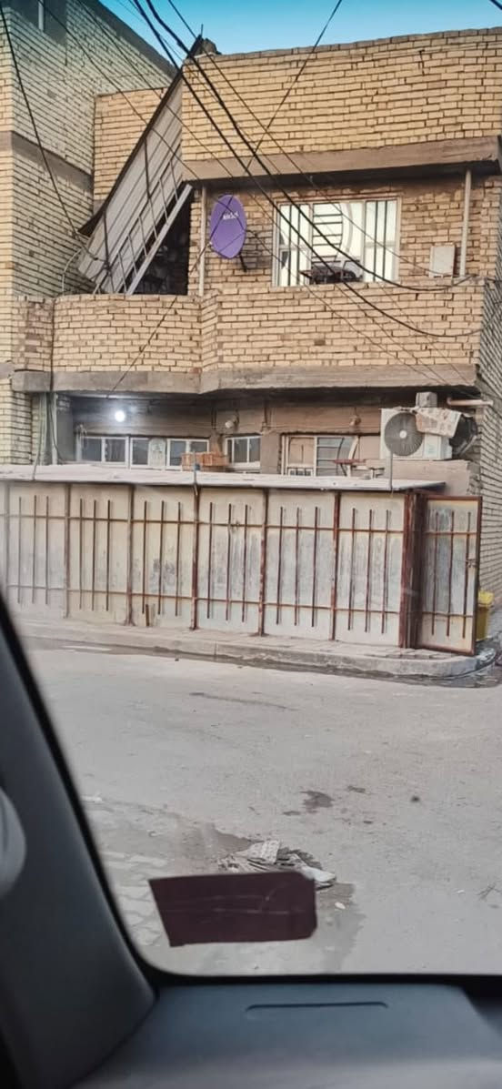 السلام عليكم بيت للبيع منطقة الغرير قرب دلالية القريشي
بيت ركن ٧ في ٧ وشويه 
استقبال ومطبخ وخدمات وفوك غرفه كبيره وبيتونه 
البيت جاهز كاشي وسيراميك سخان ماطور ماء

‭+٩٦٤ ٧٧٠ ٣٤٤ ٦٦٩٨‬
ابو جنات 
متوفر واتساب
