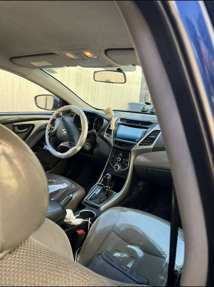 النترا  2016 وارد امريكي حادث بنيد فقط شرط السونار مكينه 1800 دوش المرغوب مكينه وكير خير من الله تخم تاير جديد 
صدر امامي وخلفي ترايه حلو
بسمي مصفره هيئة والغرامة وسنويه جديده هزه جديد رقم دولي بغداد الإنكليزي 
السياره كل نقص مابيهه مدوشمه غرفتهه جديده 
مواصفات السياره 
شاشه اندرويد كامره خلفيه دواره  
مانع انزلاق Ecc اشاير بلمري نظام AUX نظام ucb حساس خلفي حساس abc مواصفات الانتره معروفه ترايه السياره يخبل السياره مال جناي ربع ماتصرف عليه كير at ماشيه160  ml تبريد ثلج تدفه شغاله السعر 115   وبيه مجال العنوان بغداد *********** السياره نفس بالصوره  واحلى من الصور 
السياره كفاله عامه من لغود وشواصي وتكم كفاله
