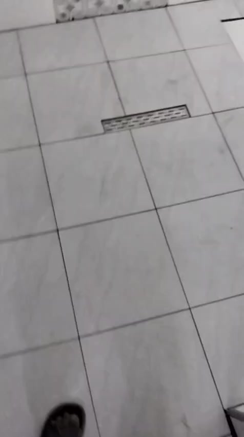 ابو مريم المصري خلف سيراميك مقيم في بغداد بورسلين جدران كاش مرمر كل شيء متفرخ عليه ***********
