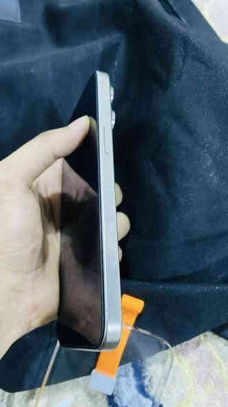 ايفون 15 برو ماكس تيتانيوم 
نضيف شخط مابي امبدل شاشه فقط 
بصمه شغاله ذاكره 256. بطاريه 85 السعر 725
عنوان بغداد الشعله ***********
