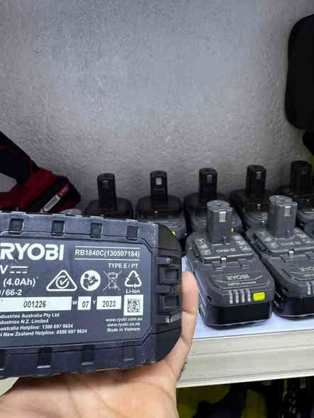 سلام و علیکم 
متوفر بطاریات ریوبی اصلی 
کلهم بشرط شغال و مابی عیوب و مامصلح کلهم کبس مامفتوح و نضافە 95%

توصیل موجود ***********واتساب
