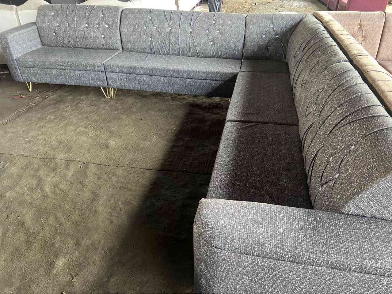 ديوان عشر مقاعد 
سبعة امتار اله ربع شرط الفحص قاعدة جوانب بلوك اسود
السعر 300
مراوس هم موجود العنوان بغداد نهضة
***********
متواجد واتساب بغداد, العراق
