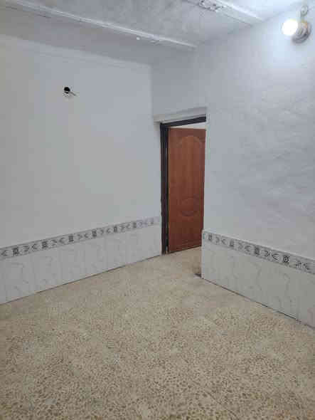 للبيع
بيت ١٠٠م امامي طابقين بناء نظيف  عكاده

سعر ١٥٥ بيه مجال قليل

يقع في صالحيه قرب مدرسة تبوك وقرب حسينة صاحب الزمان

داخل فرع عرض ١٠م

حاليا فارغ جاهز للسكن 

يحتوي طابق الأول على غرفه وصاله ومطبخ وصحيات داخليه وخارجيه واستقبال

طابق ثاني غرفتين فقط

موبايل للاستفسار ***********
