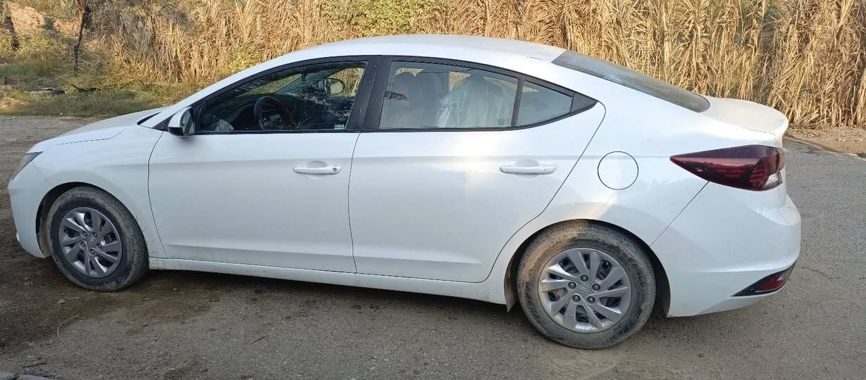 النترا 2019
وارد امريكي
كير at
محرك 2000دوش
ضررها بامريكا باب السايق والخلفي مشخطات وصابغيهن 
ماشيهه 55ميل
***********
*********** بعقوبة, ديالى
