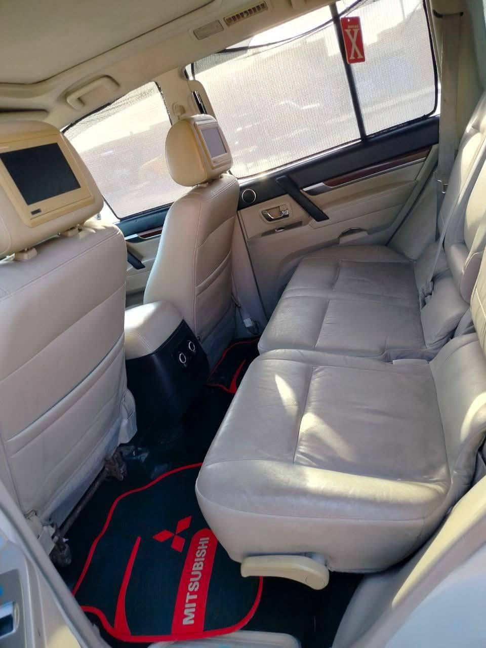 السلام عليكم
باجيرو 2009 حبتور  كشنات جلد  محدث 15 

السياره مكفوله من الضربه والتبديل ما عده صبغ بالبنيد  موضح بالصور بدون دواخل  رقم نجف بأسمي كير ومكينه مكفولات تبريد ثلج ثلاث قطع 

السعر 140 وبيها مجال بسيط 

للاستفسار ***********
