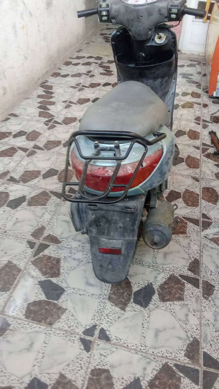 السلام عليكم بريز متروكه يرادله تجفيت وكم مابيها دراجه نضيفه مكان بغداد الشعب *********** السعر 225
