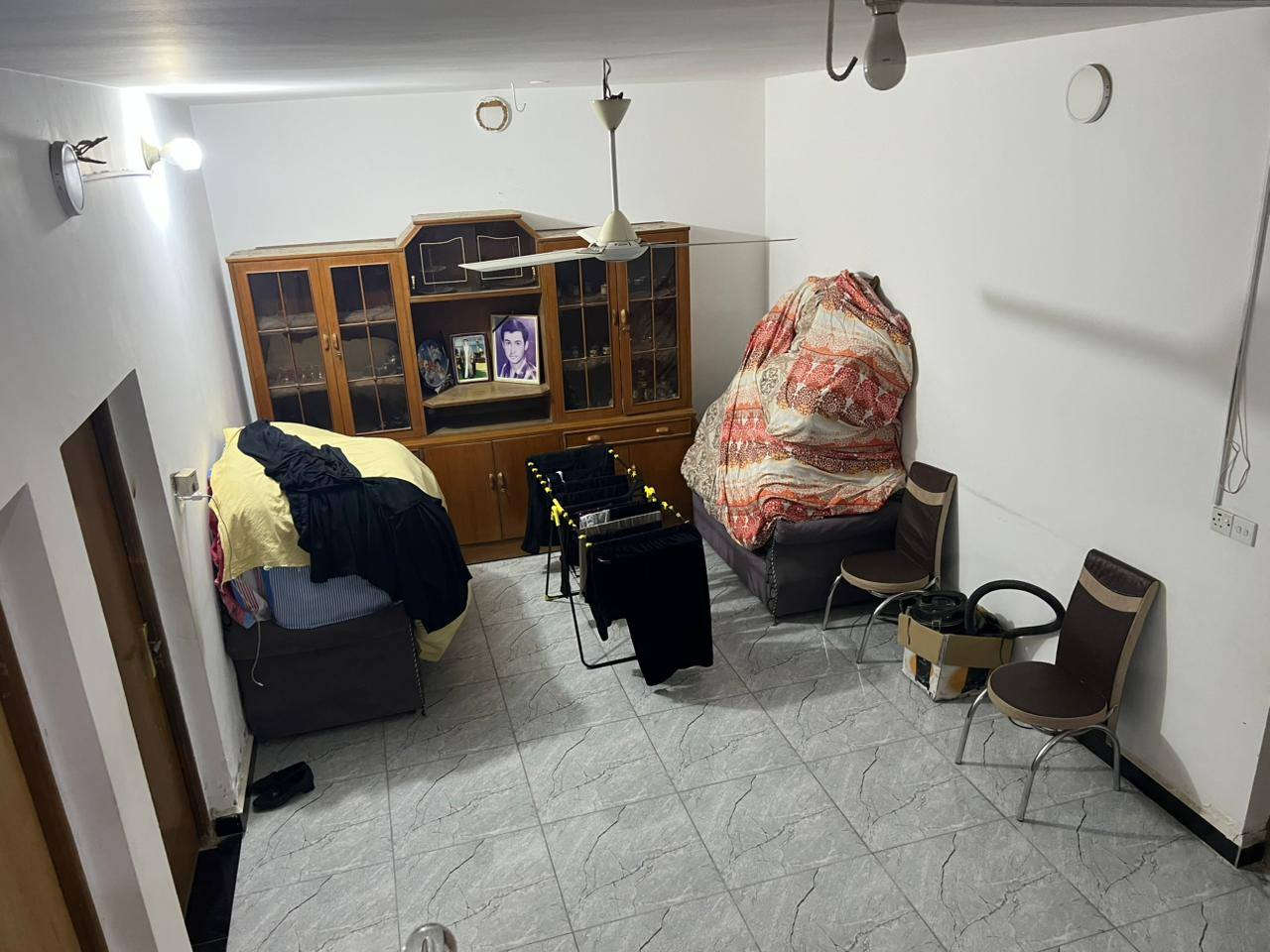 🏠 الدار البيع في حي الشهداء الأولى يقع مقابيل الساحة المساحة 200 م بيع مباشر خلف قرية مول للاتصال (***********)(***********)
