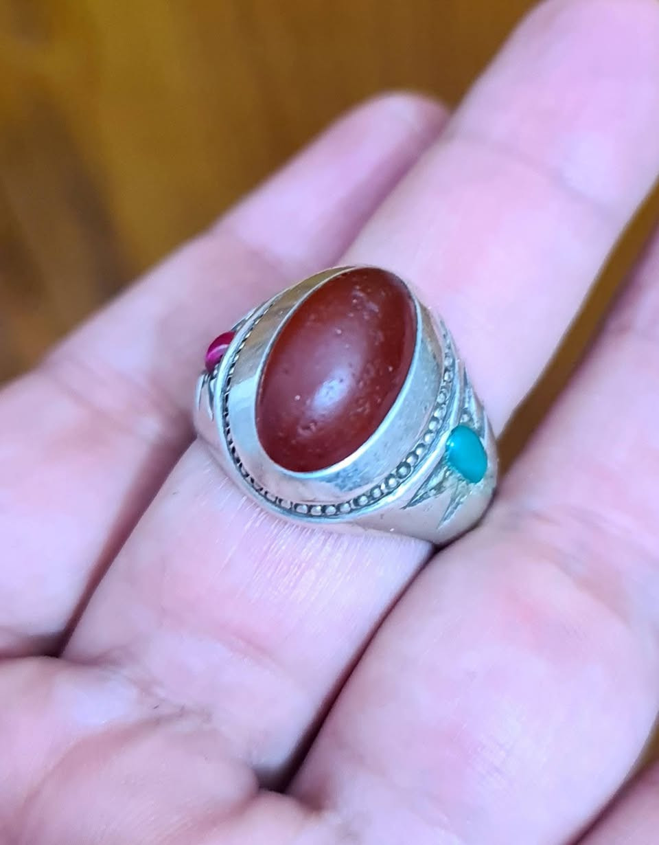 للبيع عقيق يماني احمر قديم من النوادر والتحف القديمة صياغة ثقيلة يدوية قديمة تطعيم جوانب ياقوت وفيروز
يوجد توصيل ان شاء الله


**إذا كنت صاحب هذا الإعلان وتريد حذفه لأي سبب، رجاءا أرسل رسالة إلى الدعم الفني**