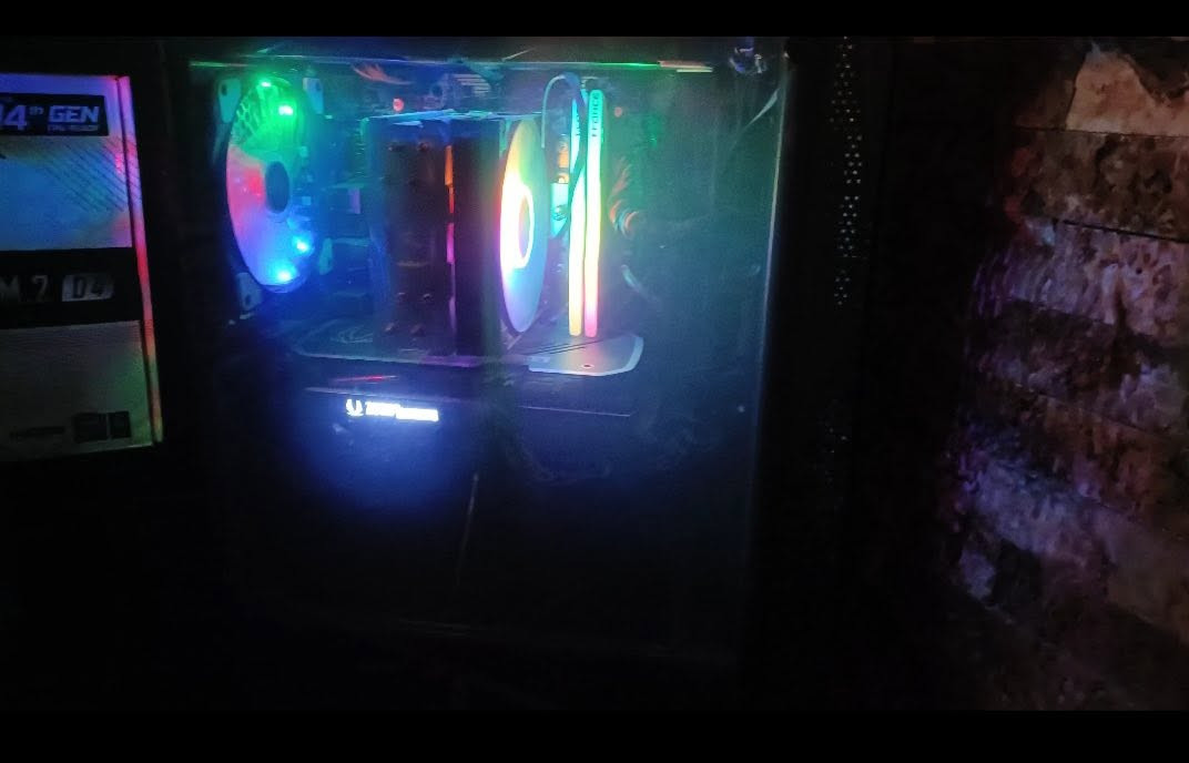 السلام عليكم pc كامل للبيع
قطع كله براندات معروفه وبحاله جيده وكل كراتين القطع موجوده 
مواصفات
------------------------------------------------------------------------
Cpu:Intel i5 12400F Tray
------------------------------------------------------------------------
Fan cpu deepcool Ag400
------------------------------------------------------------------------
M.b : Asrock B760m hdv/m.2
------------------------------------------------------------------------
Ram: Tforce 2×8 3600Hz Rgb
------------------------------------------------------------------------
Gbu: Rtx 4060 zotax 8gb 2fan rgb
------------------------------------------------------------------------
   M.2 1T lexer ------------------------------------------------------------------------
Power supply WARRIOR AK 600w
------------------------------------------------------------------------
الكراتين مال قطع كله متوفره تجميعه نظيفه كلش ومن توصل تشوف النظافه بعيونك
  مليون و100 الف بيه مجال بسيط كلش 
توصيل كل المحافظات موجود


**إذا كنت صاحب هذا الإعلان وتريد حذفه لأي سبب، رجاءا أرسل رسالة إلى الدعم الفني**
