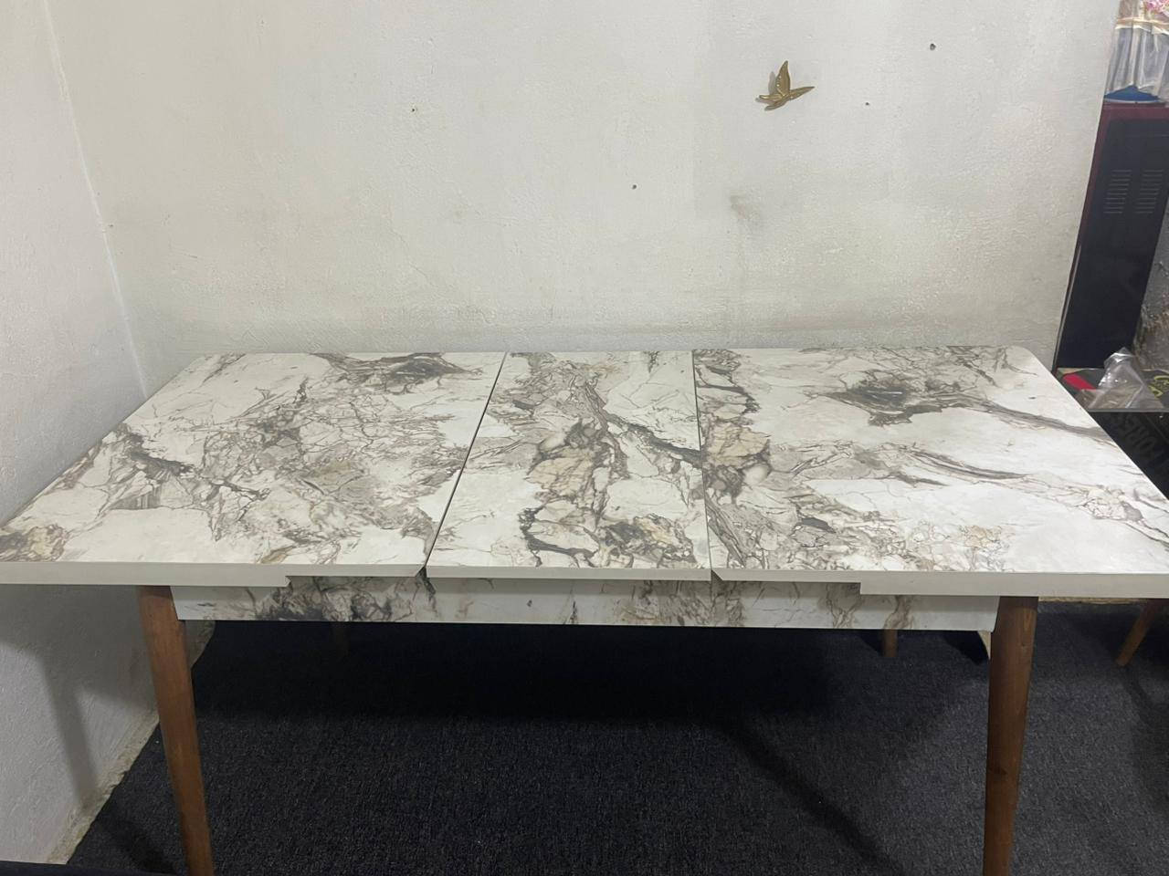 ميز طعام للبيع ٦ كراسي وميز يكتبر ويتصغر سعره ١٢٥ بي مجال بسيط مكاني الغدير ***********
