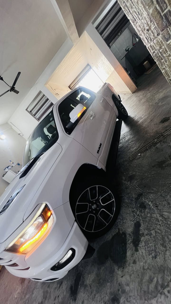 السلام عليكم
للبيع دوج رام 

2021

فئة : sport 

V8 /5.7L

رقم أربيل 

لون ابيض 

وارد كندي 

كلين تايتل 

سيارة كلش نضيفه وحلوه وبعد احلى من الصور بهواي 

مواصفات : 

تشغيل عن بعد 

إشارة ترحيب 

ويل حجم 22 

كشنات جلد تدفئه / تبريد 

حساسات 360 درجه 

رادار امامي 

نظام تحديد مسار 

إشارة بالمري 

شاشة كبيره 

بانوراما 

4 وضعيات قياده 

وبعد بيها هواي مواصفات 

السياره مكفوله من اي شي ما عدا رصعه صغيره كلش باب السائق تحت المرايه ( ما مبينه ) 

صوره السونار مرفقه بالمنشور 

ماشيه 70 الف ميل 

مكان السيارة: الأنبار الفلوجه
سعر38500$ وبيها مجال 

للتواصل والاستفسار : 
***********
***********
