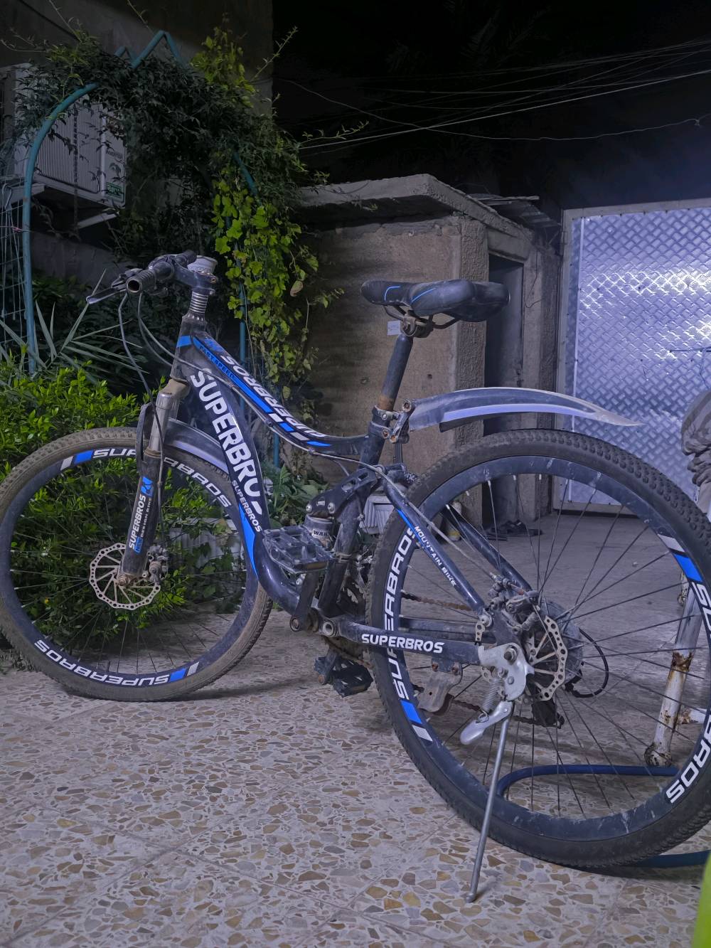 بايسكل للبيع بسعر جدا جدا مناسب 65الف بايسكل يحتاجله بريكات ويعيد نضام التنميره مالته فقط مايحتاجله كلشي ومستعمل قليل لان متروك مكاني شعب شارع صحه ***********