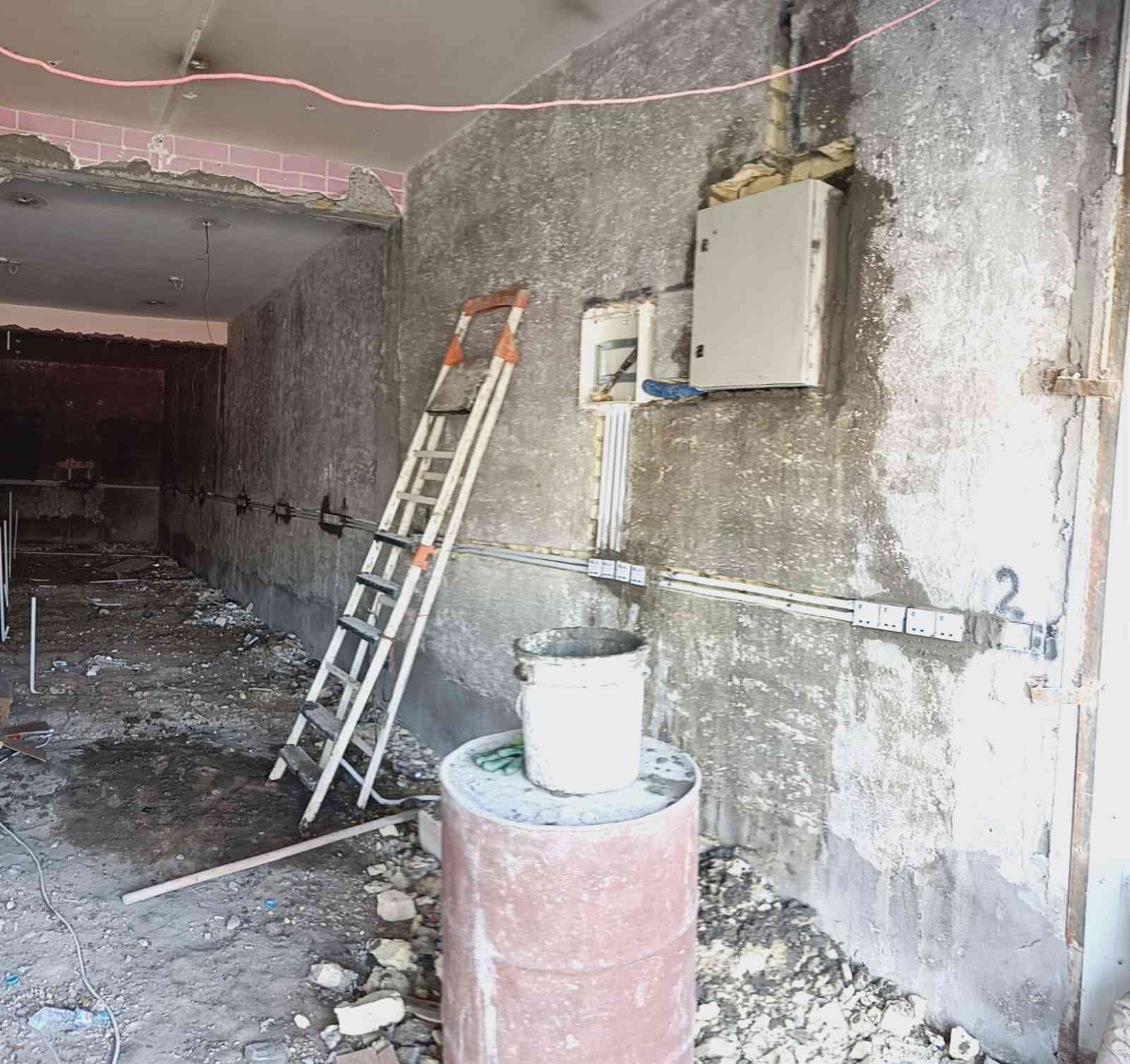 موجود كادر كهربائي فني متمرس شغل درجه اولئ العمل في كافه مناطق كربلاء وضع شبكه السقف وتثبيت وتسليك البواري وتئسيس والسيمنز وعمل البوردات+ كافه اعمال الصيانه وضمان وجوده العمل وبأسعار ومناسبهه
***********
