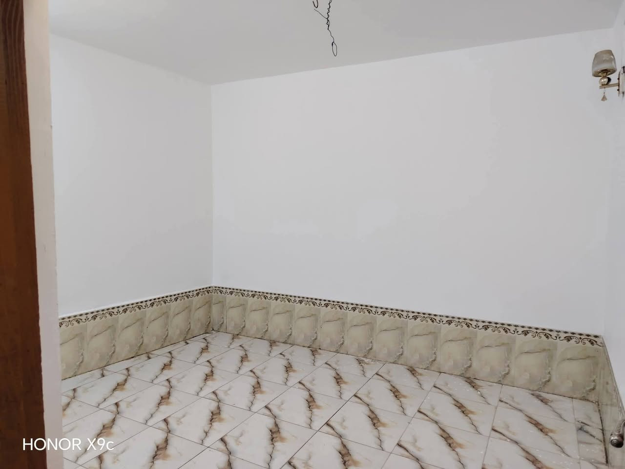 بيت زراعي بسديناويه قرب الدله
مساحه ١٥٠م

 غرفتين وصاله ومطبخ ودوانيه وحمامات داخليه وخارجه

 بيت جديد ونضيفه  فارغ حاليا جاهز للسكن

سعر مناسب جداََ جداََ جوه السوك 

***********
