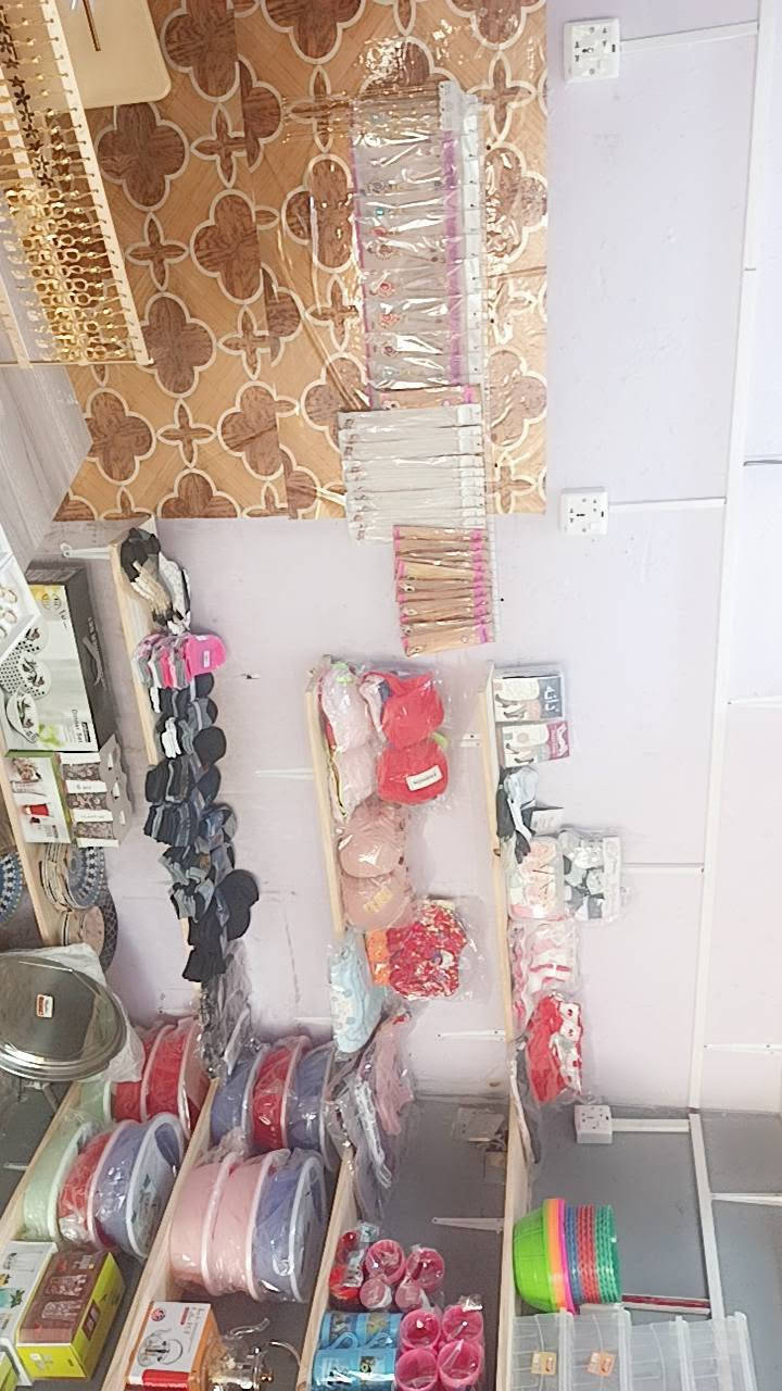 سلام عليكم محل البيع موقعه سوك رظه محل حاجه الف سعر واحد ونص باقي تفاصيل تصل ***********
