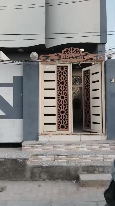 دار للايجار بحي شهداء مكتب رشيد بصف شارع الصياغ مساحه العقار ١٠٠ متر بناء ٢٠٢٠ البيت كلش نضيف ماعايز برغي حته مولده بي انترنيت مغاسل ماطور تانكي برميل ماء البيت كامل من كلشي سعر الإيجار ٣٠٠ الف للاستفسار مراجعت مكتب النجف مجاور مطعم الخاقاني ***********
