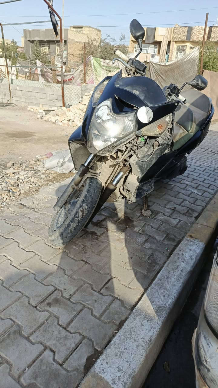 داراجه سلفر ونج حجم 400 لا تنقيص ولا تبخير يرادله ترتيب كفرات مثل ما موضح بلصور كفراتها موجودات بس تعبانات وجنطتها موجوده سعر 800 مكاني بغداد الحسنيه رقمي ***********
