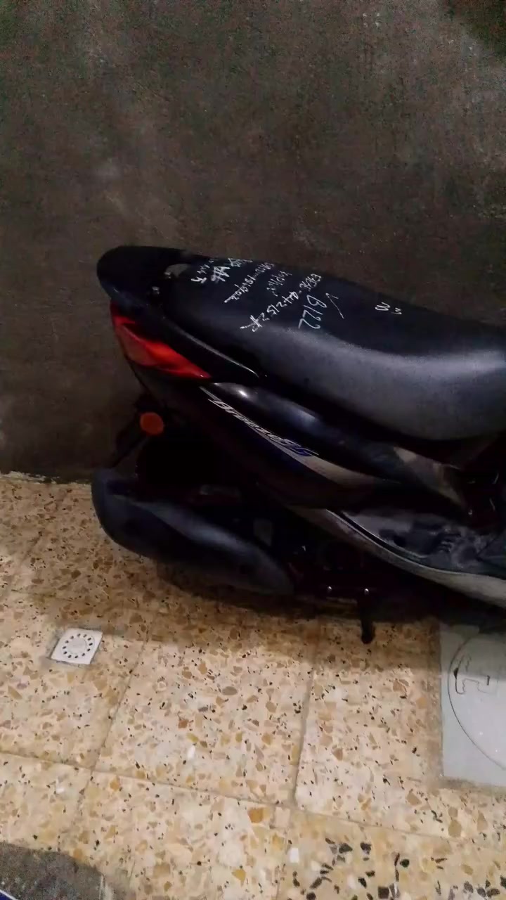 دراجه بريز ببغاء للبيع المكينه فول برغي ممفتوح بيها دراجه نضيفه صار 6اشهر نازله من الرمبة والدراجه بيها جهاز تشغيل عن بعد 
مكان الدراجه بغداد السعر 
مليون و200وبيها مجال
‏‪***********‬‏ الاتصال
