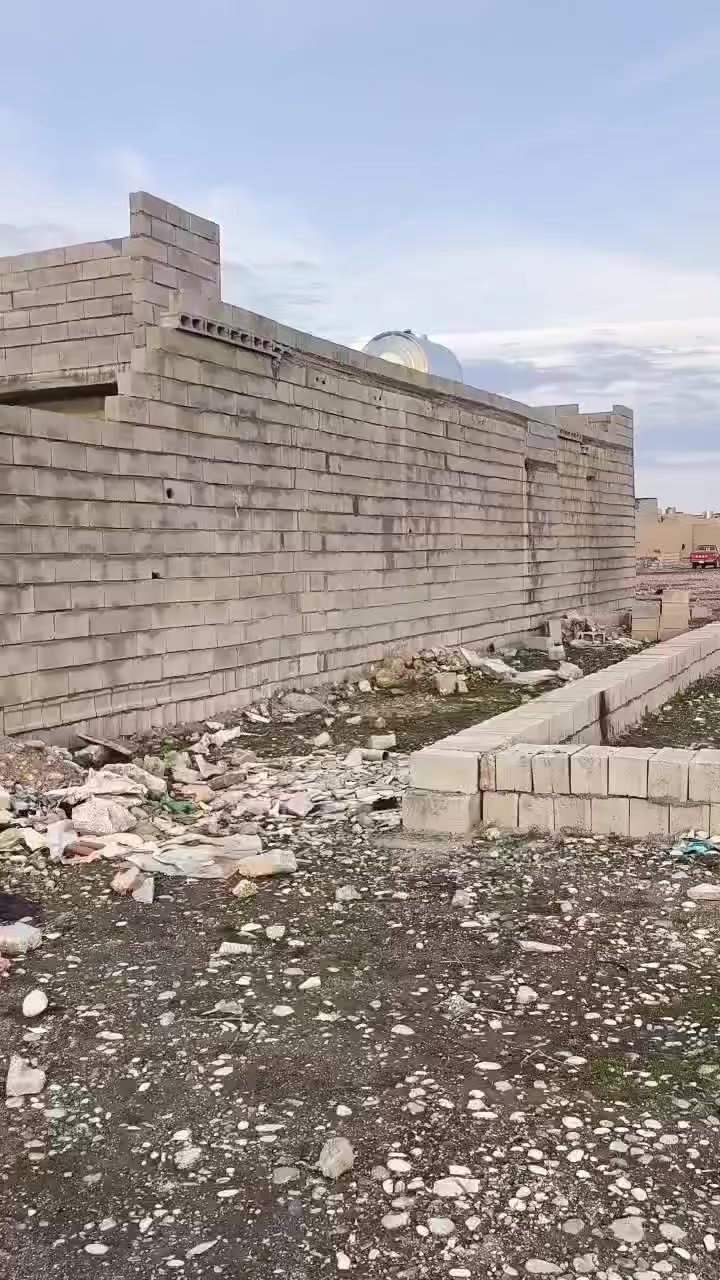 *********** فيلق
بيت للبيع مساحه 100م
عنوان فيلق قريب على المطار بيت بس يحتاج لبخ وكهربائات الباقي ماء ومجاري كامل خارطه حلوه ربعه+هول+مطبخ+غرفه كبيره حوش يدخل سياره سعره 10 وبي مجال قليل 

استفسار. اكثر. ادخل خاص،،،
