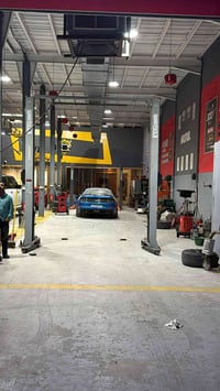 متوفر كراج مساحه 360م واجه 12 نزال 30 للبيع موقعه مجمع مشن اتريده فارغ...