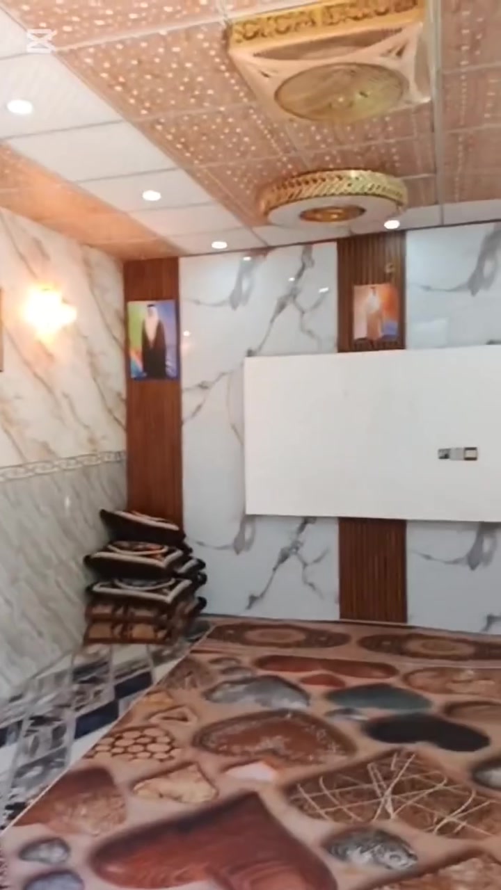السلام عليكم بيت البيع مكان حي البتول شارع مطعم عمار مساحه 220البيت طابقين كامل سعر مناسب ومستعجل عله بيعته ***********
