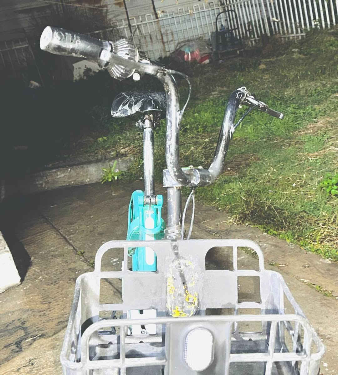 سلام عليكم ورحمة الله وبركاته اخواني الغالين باسكل صيني تاريخي ويتحمل أوزان علية وما مستعملة هواهية وبعدة جديد. (الباسكل كلشي بي تمام مثل البريك الأمامي والخلفي يشتغلون وبأمور طبيعية).
والأشياء يحجاجلها تبديل فقط الباسكل ابلادي من الشركة الصينية - - > (فقط تبديل التايرات الأمامي والخلفي يحجاج لهن تبديل وبسعر رخيص جدآ الكجن المقد هن يحجاجله تبديل) وهذني الأشياء بسيطة جدا بل باسكل والسعر مناسب جدا للاستفسار الاتصال أو مراسلة واستاب - - > *********** 🚲 🚲 ♥️ ♥️
